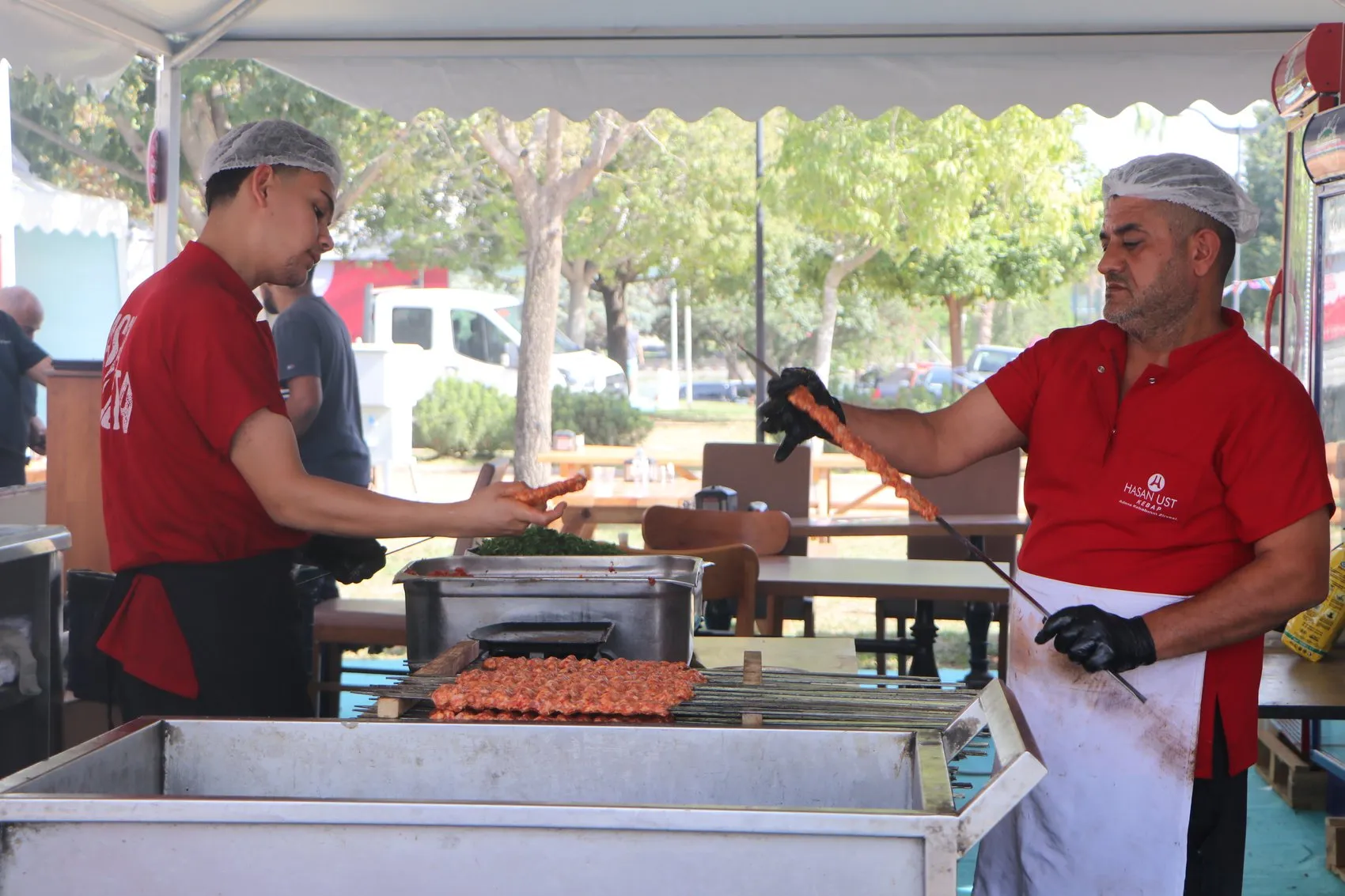 Adana'da Lezzet Rüzgarı: Kebap Kokusu Tüm Şehri Sardı