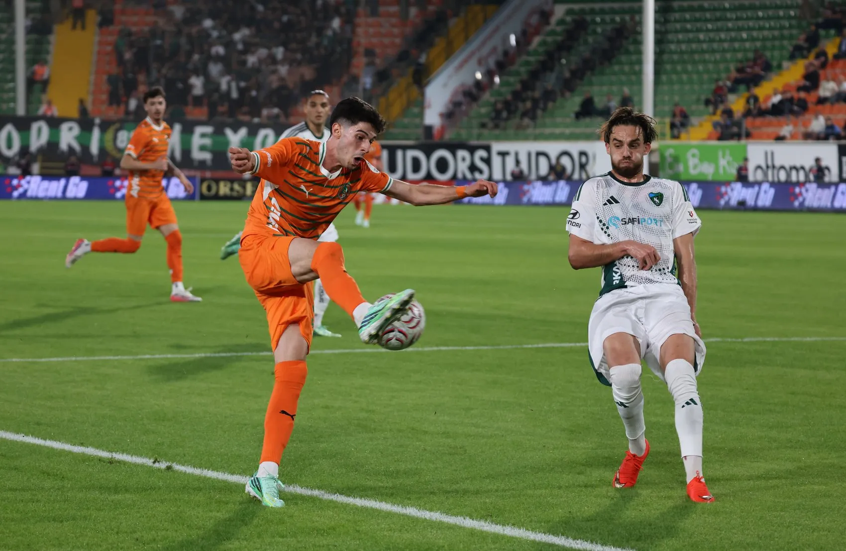 Alanya Oba Stadı'nda Kocaelispor fırtınası: Ev sahibi puan çıkaramadı