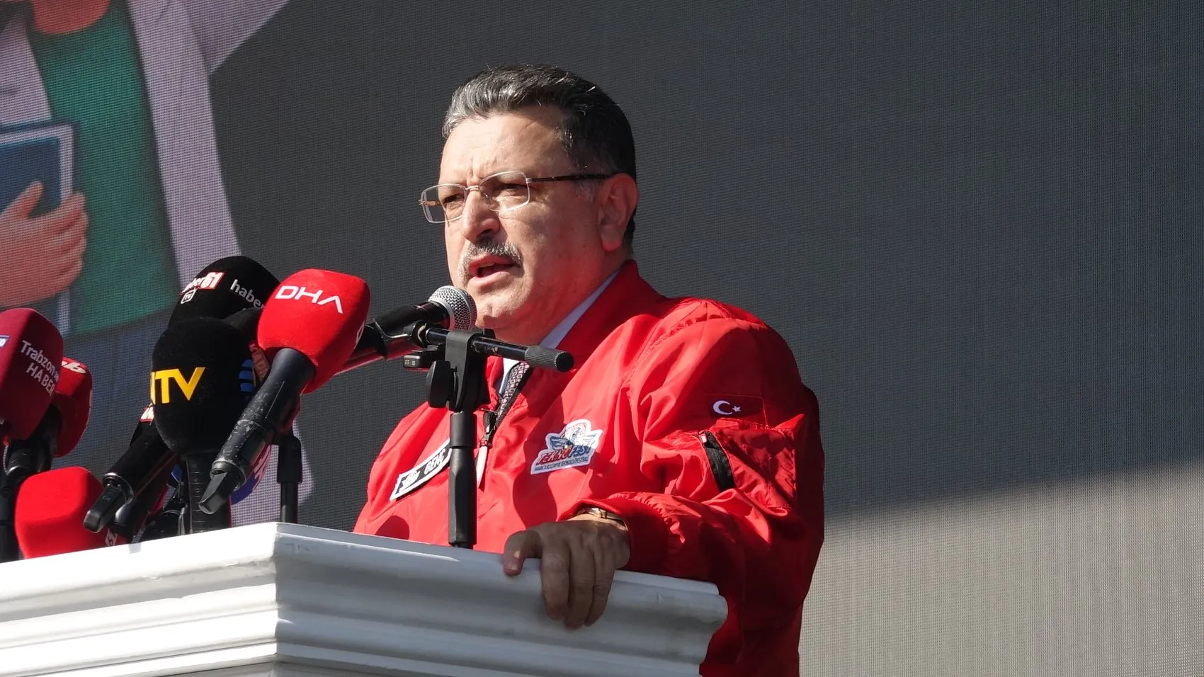 Trabzon'da teknoloji rüzgarı: Açılışı yapay zeka robot yaptı, hedef TEKNOFEST