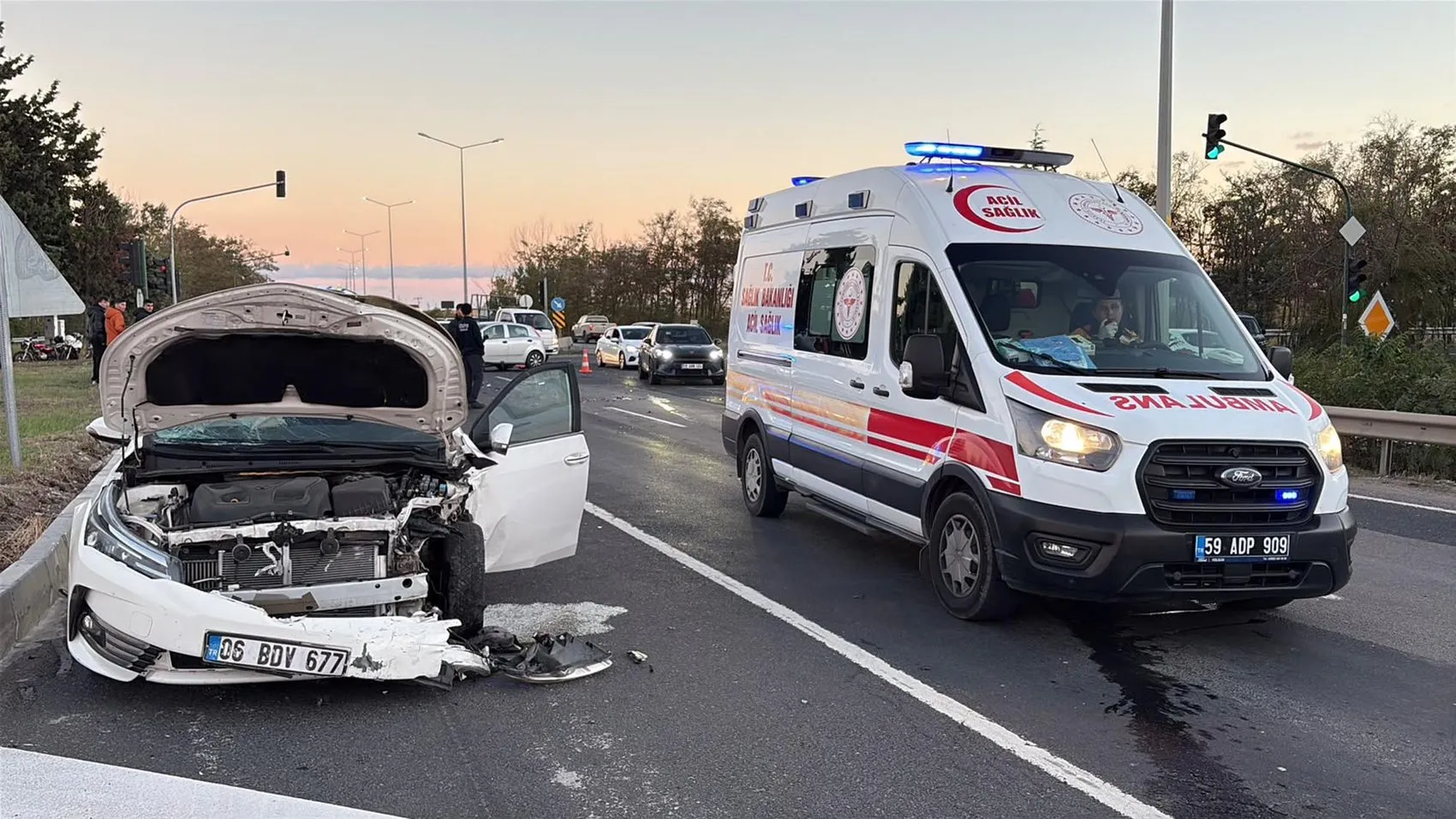 Çorlu'da akşam trafiğinde korkutan kaza: 5 kişi hastanelik oldu