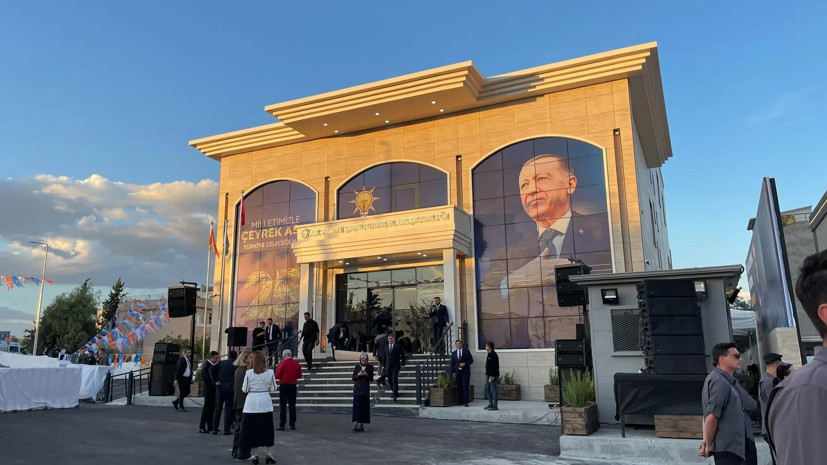 Şanlıurfa'da Siyasetin Yeni Üssü Kapılarını Açtı: Erdoğan'dan Teşkilata Mesaj