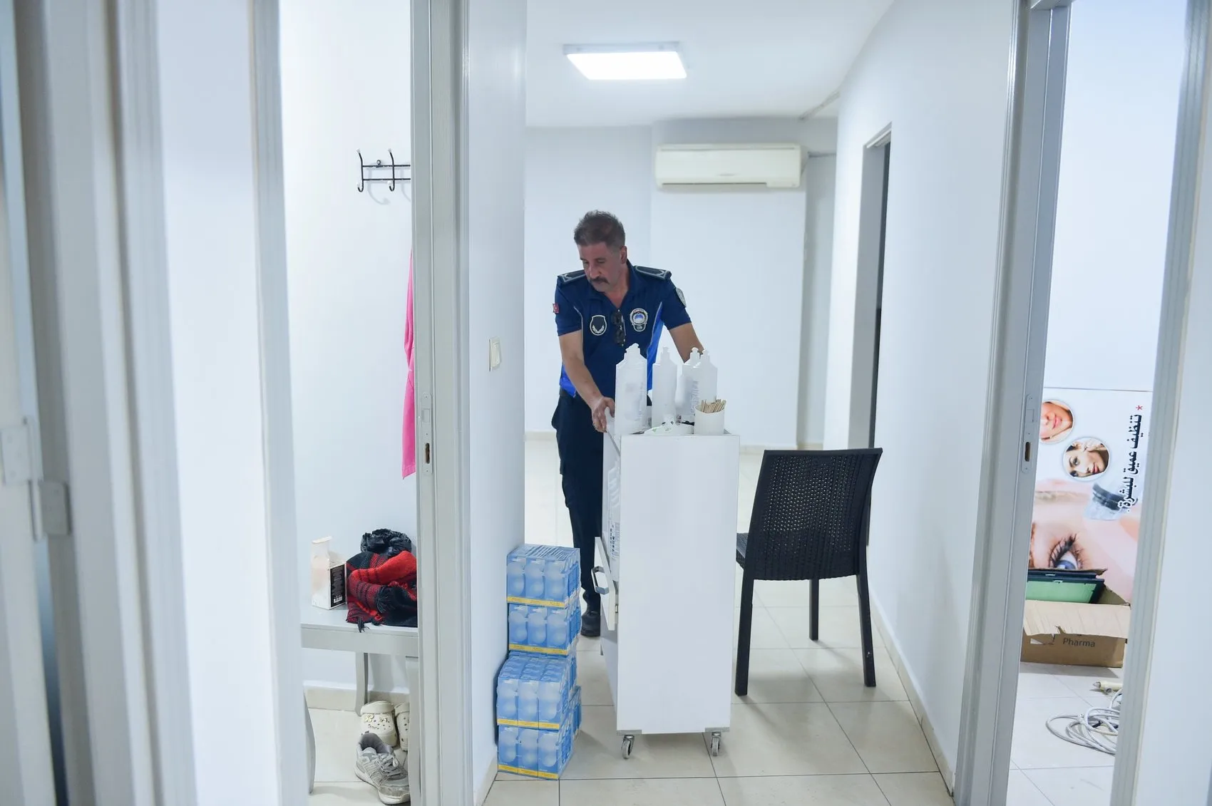 Adana'da kilitli kapıların ardındaki tehlike: Kaçak ilaç operasyonu
