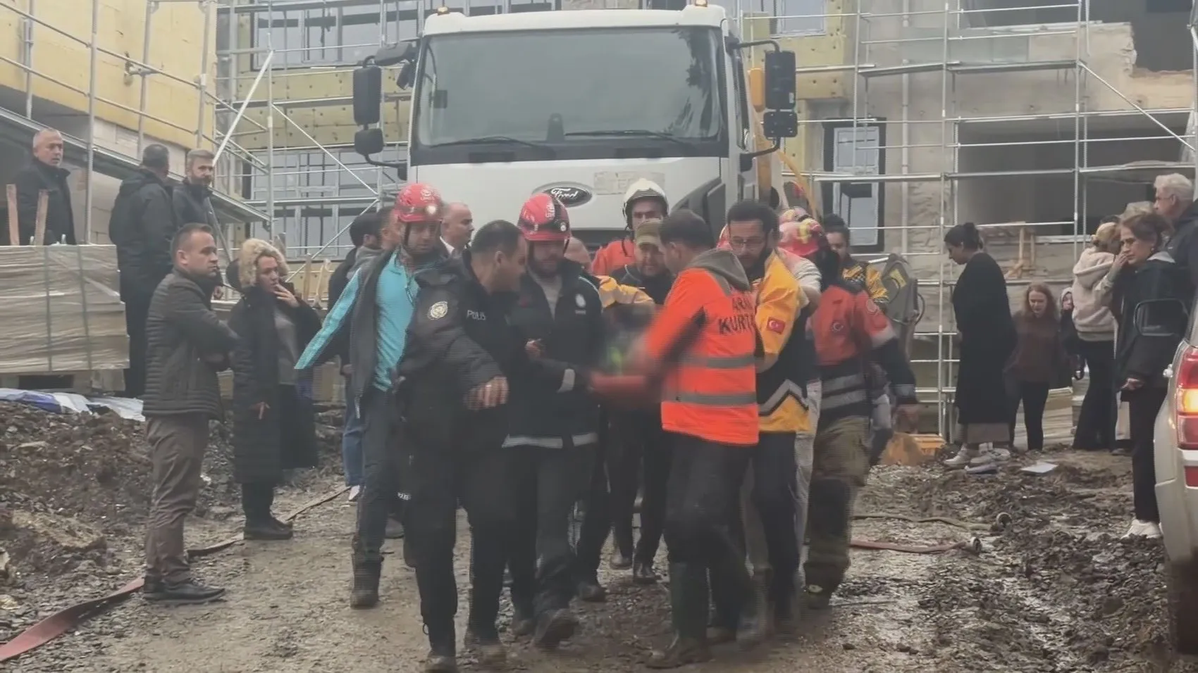 Beykoz'daki okul inşaatında sel felaketinin acı bilançosu: Bir işçi hayatını kaybetti