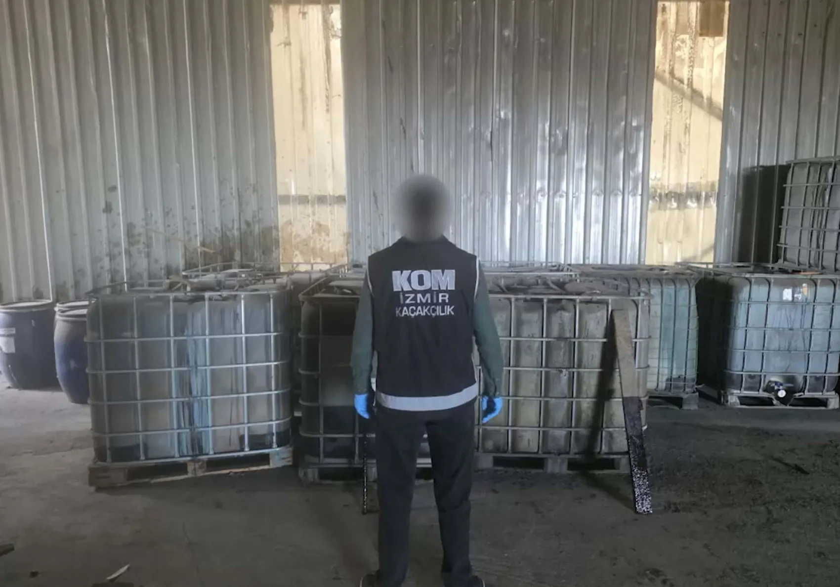 Aliağa'da dev operasyon: Tonlarca kaçak yakıt ele geçirildi