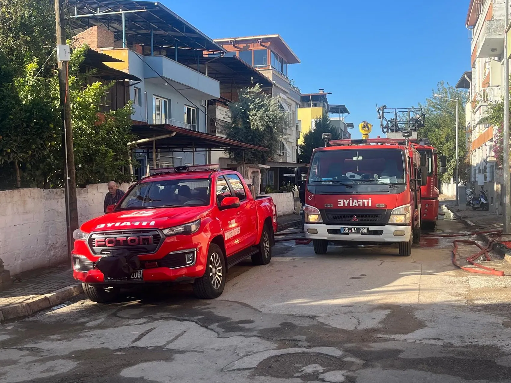 86 yaşındaki Nazif amca alevlerin arasından mucizevi şekilde sağ çıktı