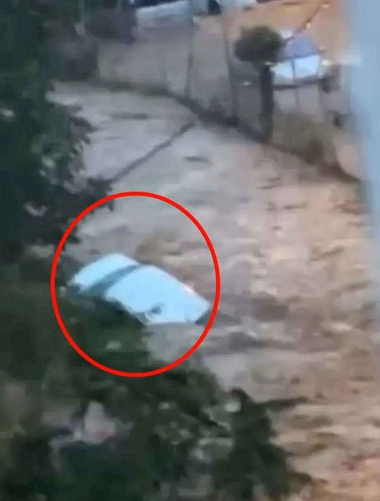 Sarıyer'deki sel felaketinde dehşet anları: Kayıp aracın sulara gömüldüğü o saniyeler görüntülendi