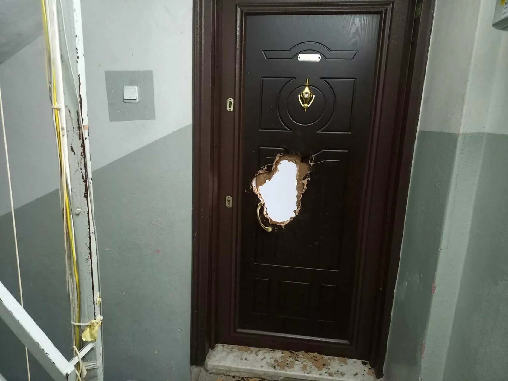 Komşusunun kapısını matkapla delmişti: Serbest kalınca ilk işi yine aynı adrese gitmek oldu