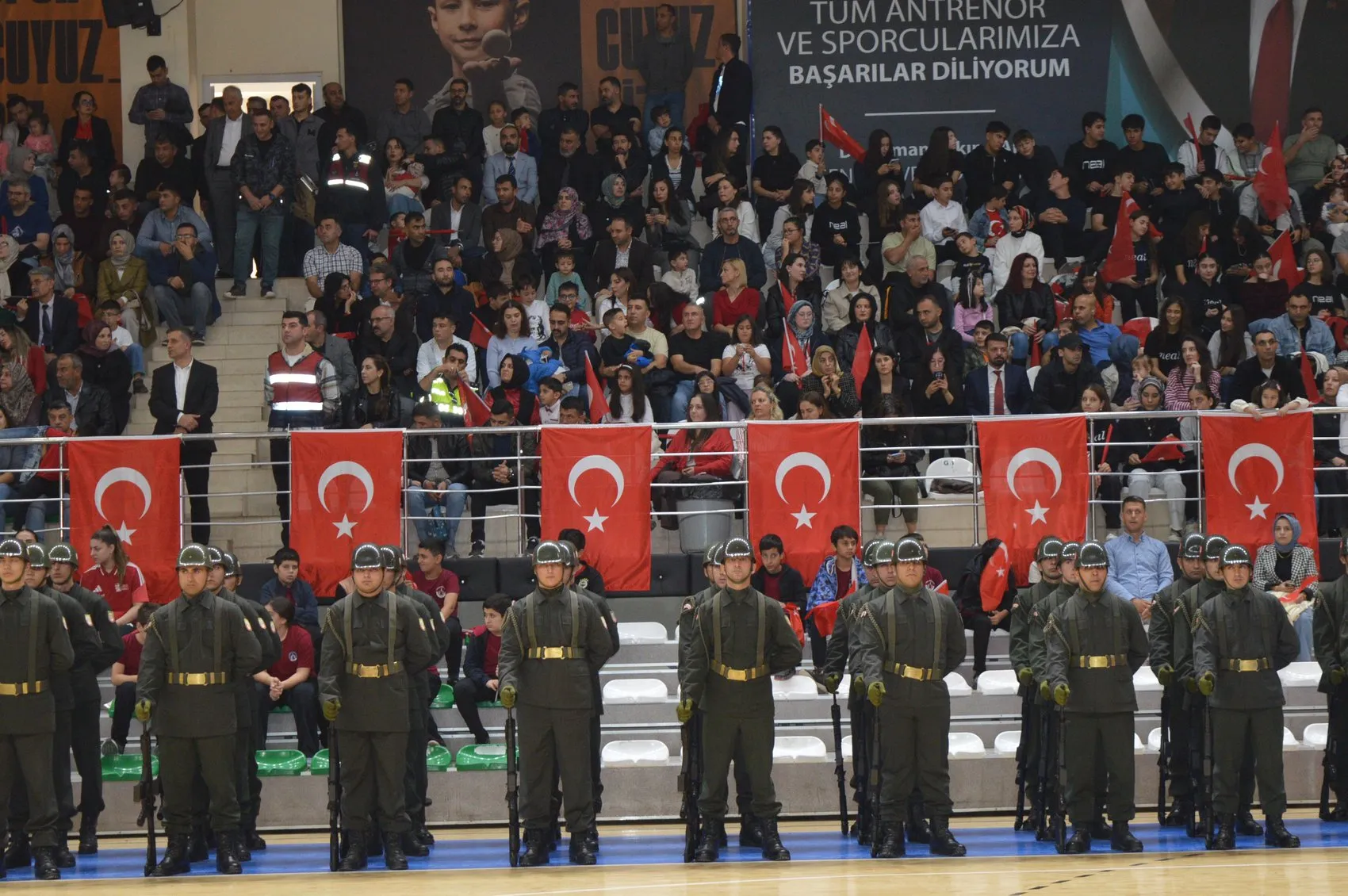 Mardin'de Cumhuriyetin 103. Yılı: Dört Dilde Yükselen Kardeşlik Ezgisi