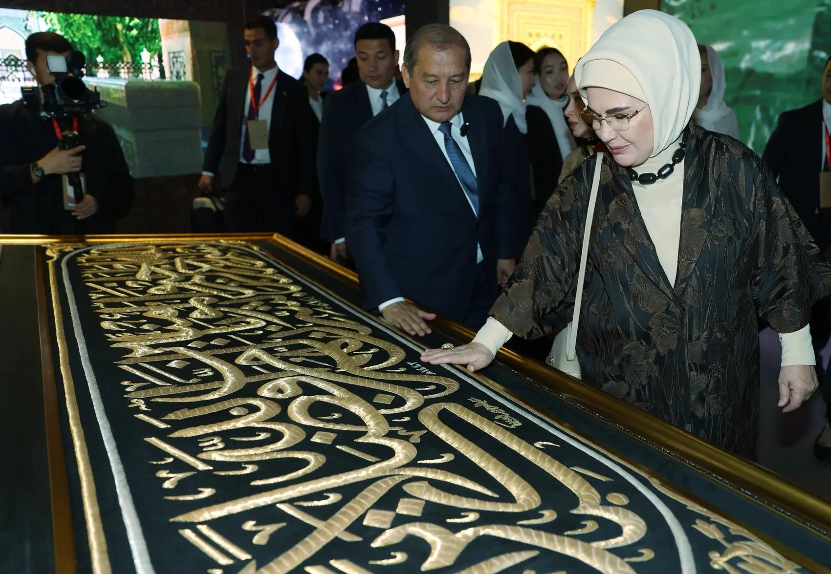 Emine Erdoğan'dan Semerkant'ta Manevi Durak: İmam Buhari'nin İzinde