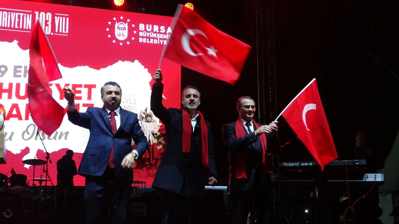 Bursa'da Cumhuriyet coşkusu yağmura meydan okudu: Gökdere'de unutulmaz gece