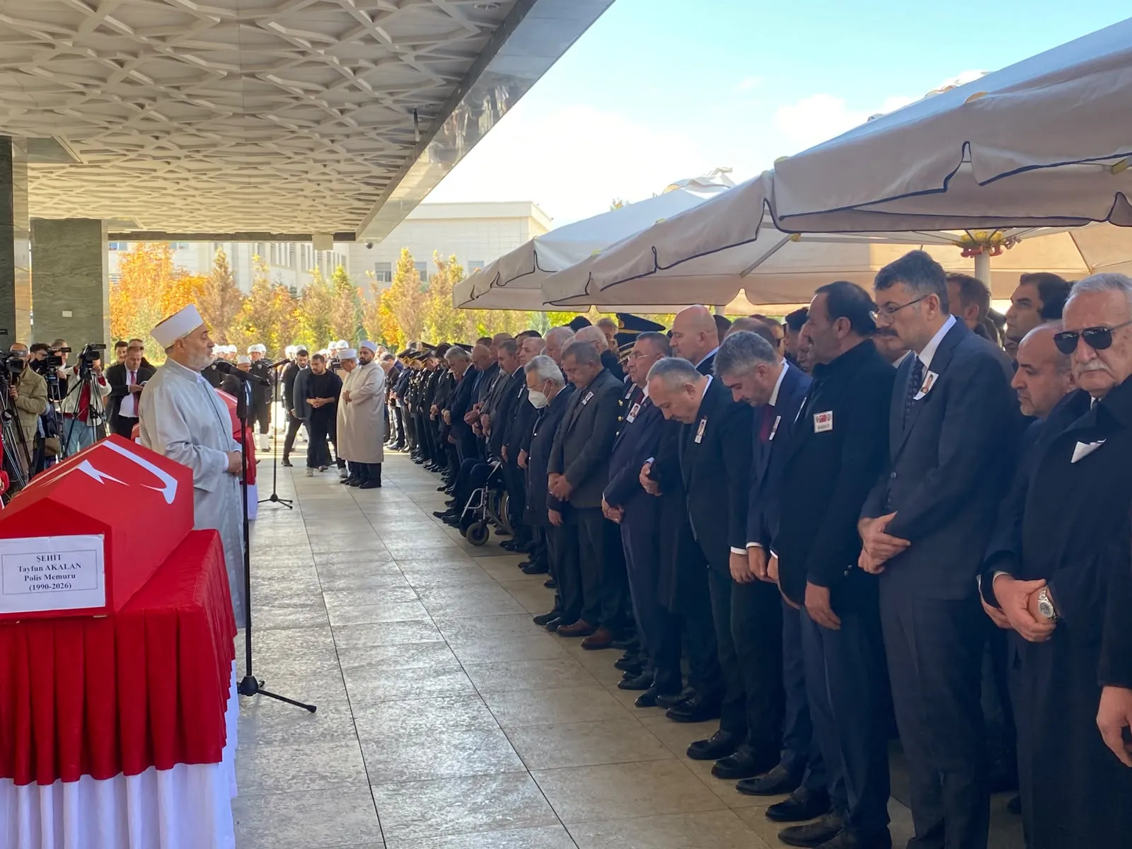 Ankara'da hüzünlü veda: Görevi başında şehit düşen polis memuru Tayfun Akalın son yolculuğuna uğurlandı