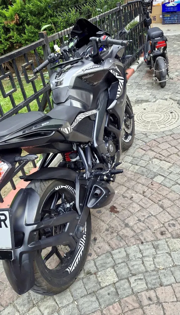Avcılar'da saniyeler süren motosiklet vurgunu güvenlik kamerasında