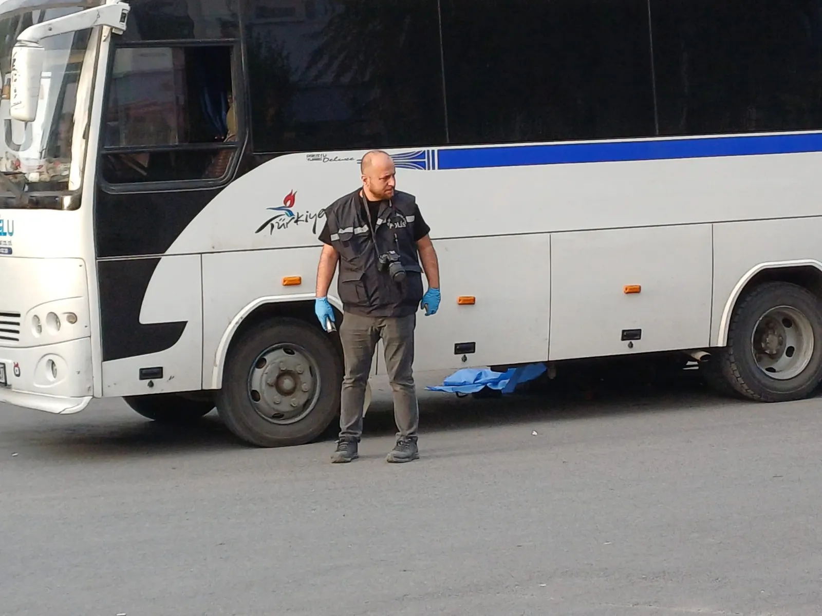 Salihli'de yürek yakan kaza: Servis minibüsünün çarptığı 8 yaşındaki çocuk hayatını kaybetti