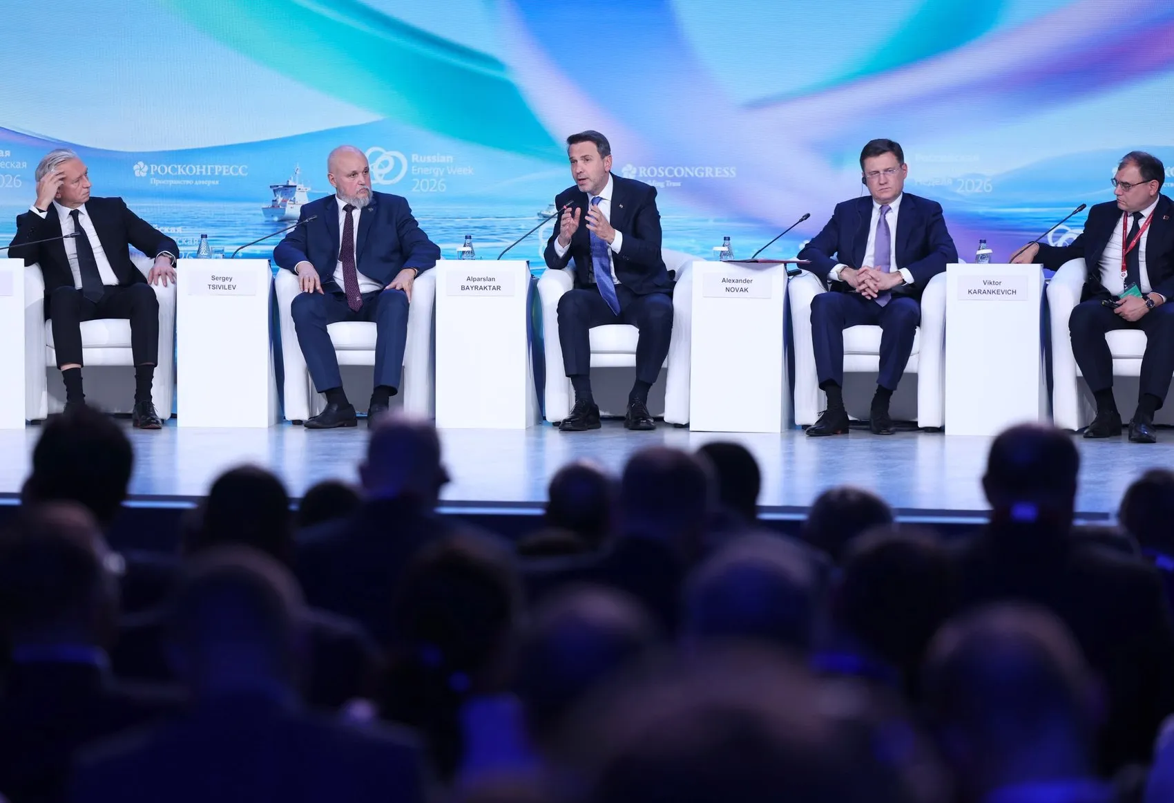 Enerji koridorlarında atıl kapasite alarmı: Bakan Bayraktar'dan küresel piyasalara kritik çağrı