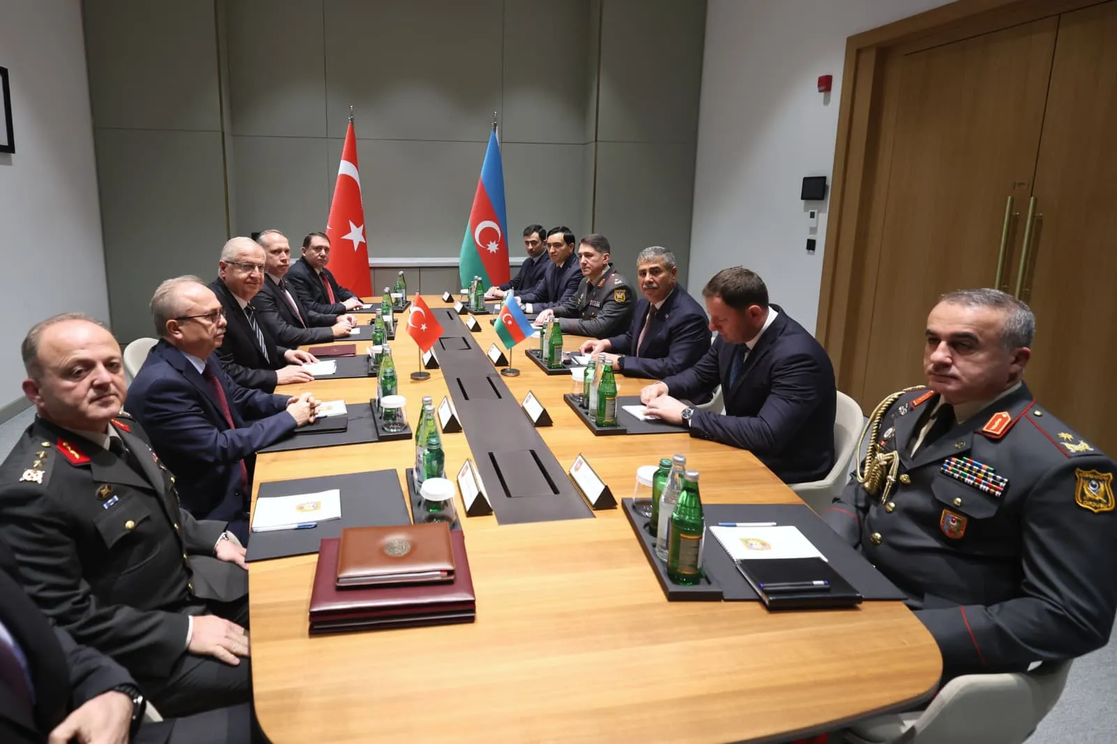 Şuşa'da kritik zirve öncesi baş başa görüşme: Güler ve Hasanov bir araya geldi