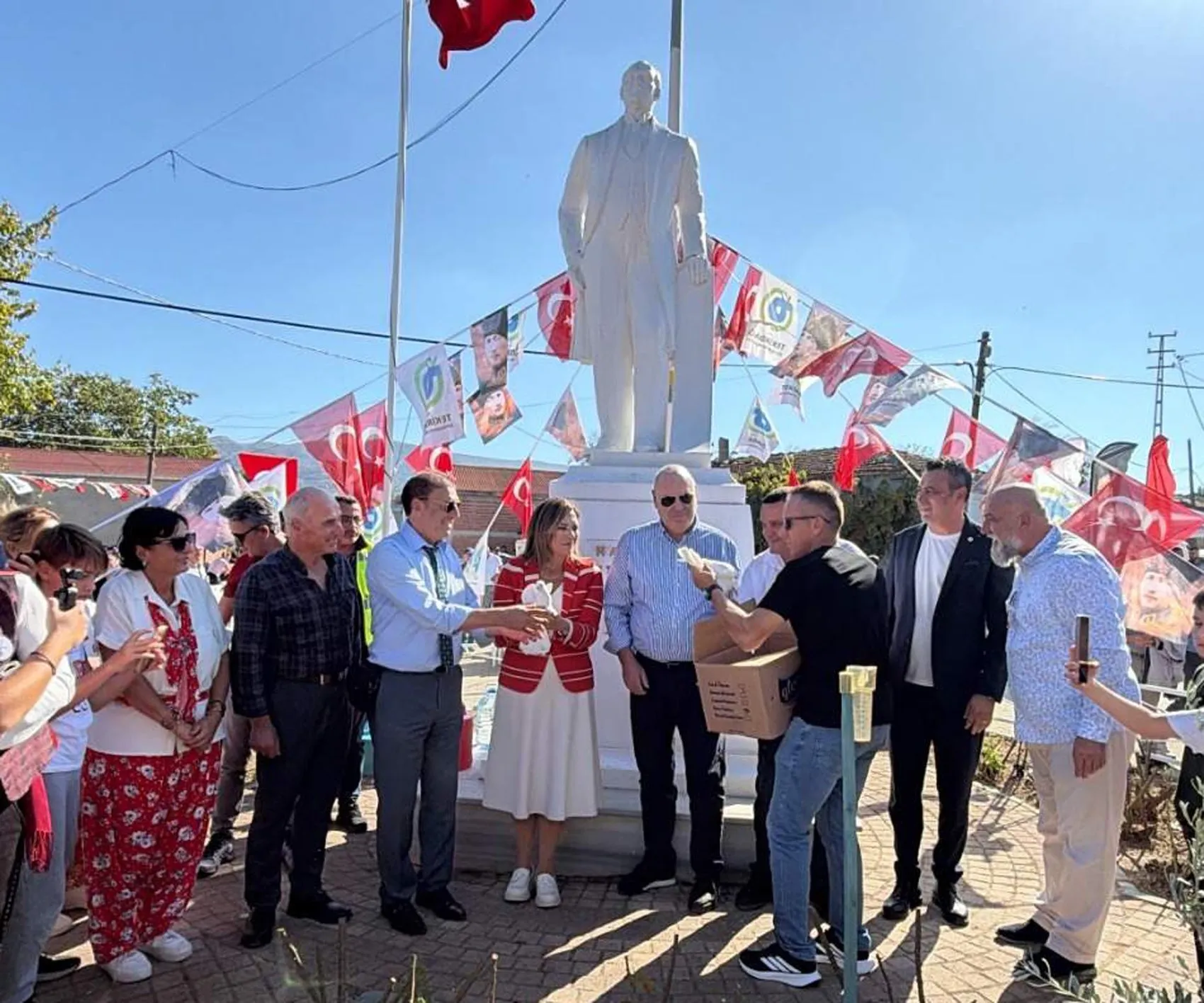 Geçmişin izinde ortak sofra: Mübadil torunları Tekirdağ'da hasat bereketini paylaştı