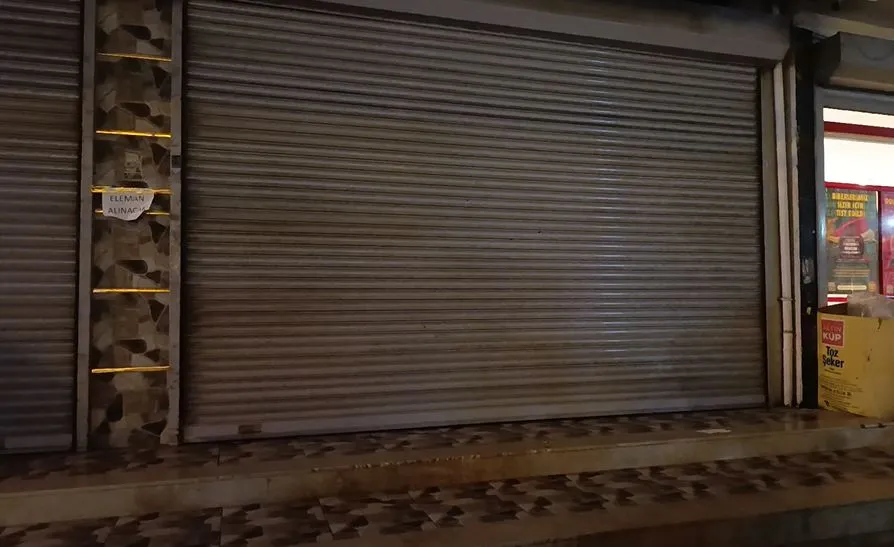 Adana'da dehşet anları: Kasa başında oturan 16 yaşındaki gence silahlı saldırı