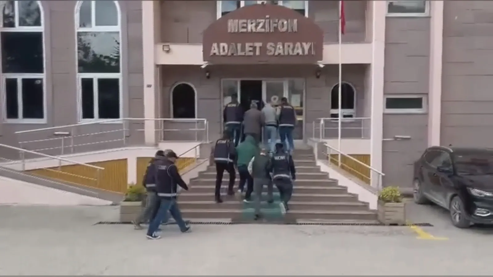 Amasya'da av bayisi maskeli yasa dışı silah ağı çökertildi