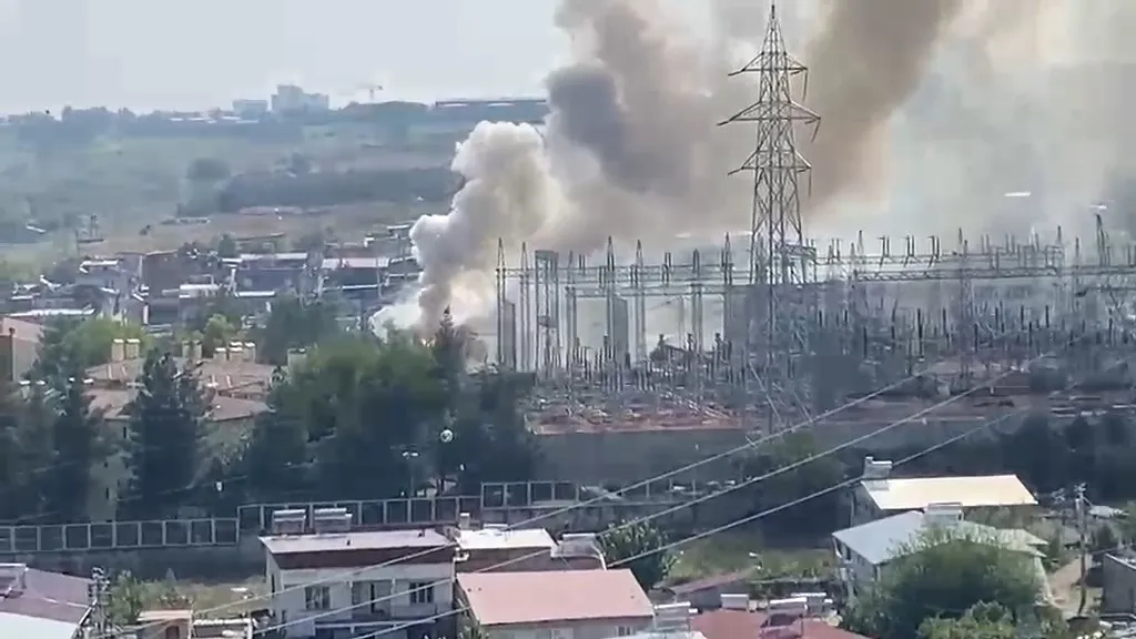 Diyarbakır'da korku dolu anlar: Altyapı çalışması dev trafo merkezini patlattı
