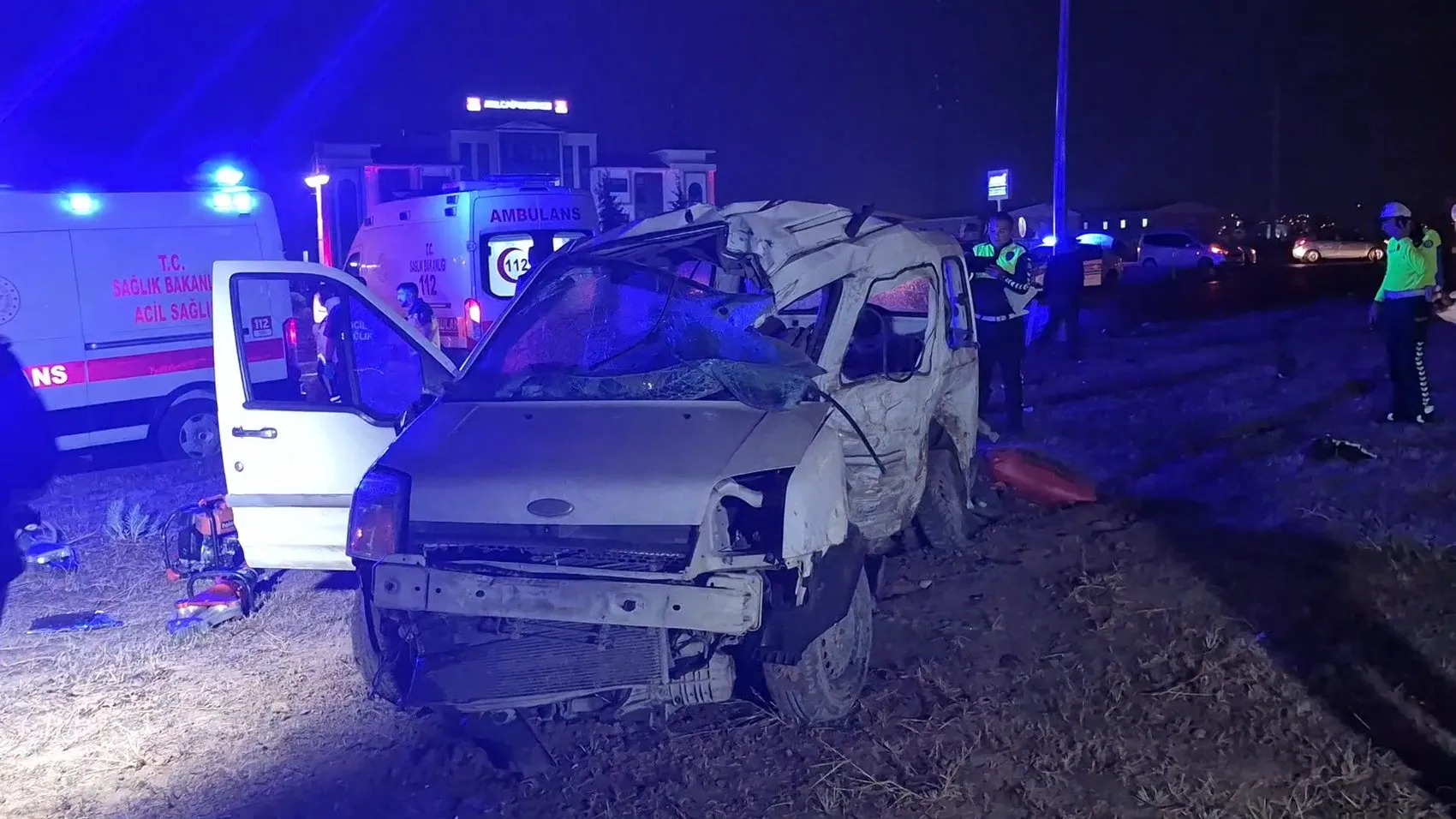Malatya'da yolcu otobüsü ile hafif ticari araç çarpıştı: Karı koca hayatını kaybetti