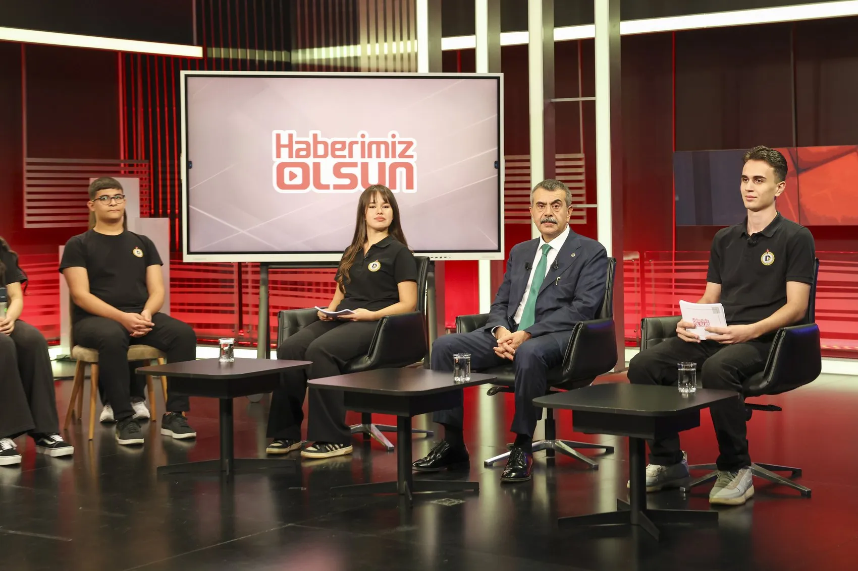 Bakan Tekin'den genç iletişimcilere tam destek: Medyanın geleceği bu sıralarda şekilleniyor