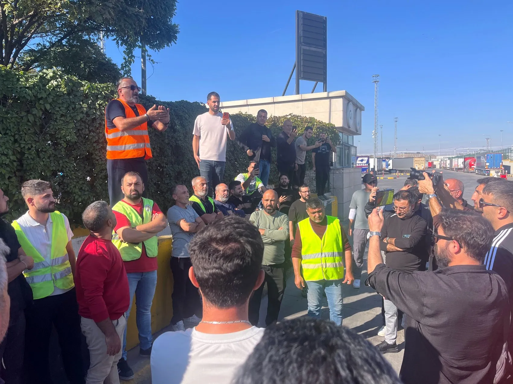 Kapıkule'de direksiyon başında isyan: TIR şoförlerinden 5 saatlik sessiz çığlık