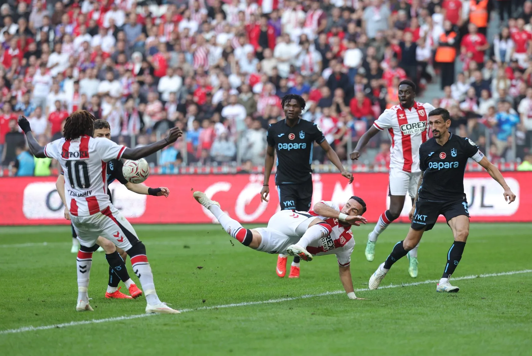 Karadeniz derbisinde Trabzonspor fırtınası: Samsun'da üç golle net galibiyet