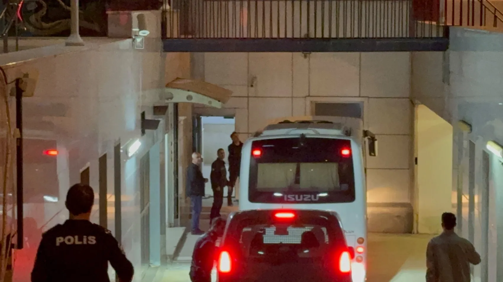 Adıyaman'da sokak ortasında şiddet: 18 kişi demir parmaklıklar ardında