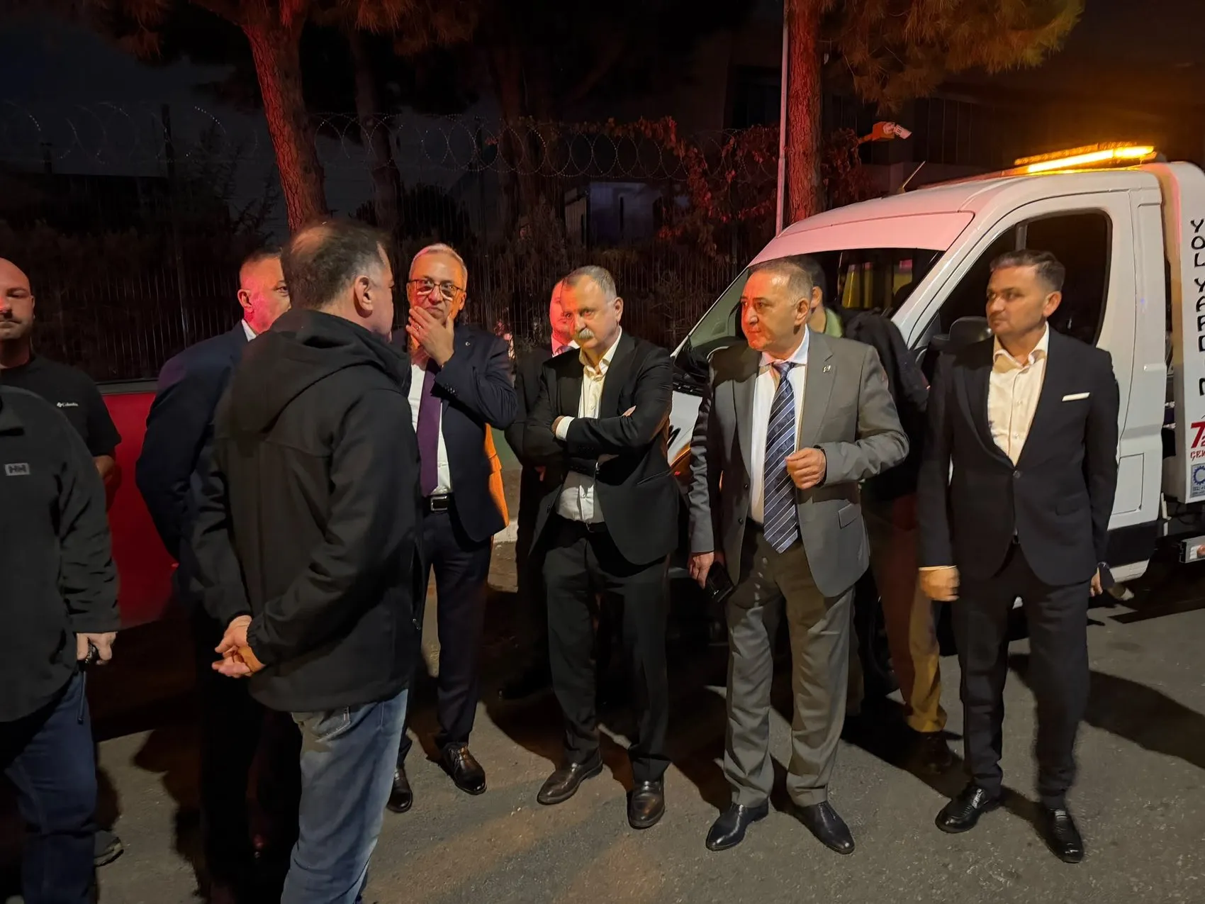 Manisa'daki dev fabrikada korku dolu anlar: Alevler asit tanklarına ulaşmadan durduruldu