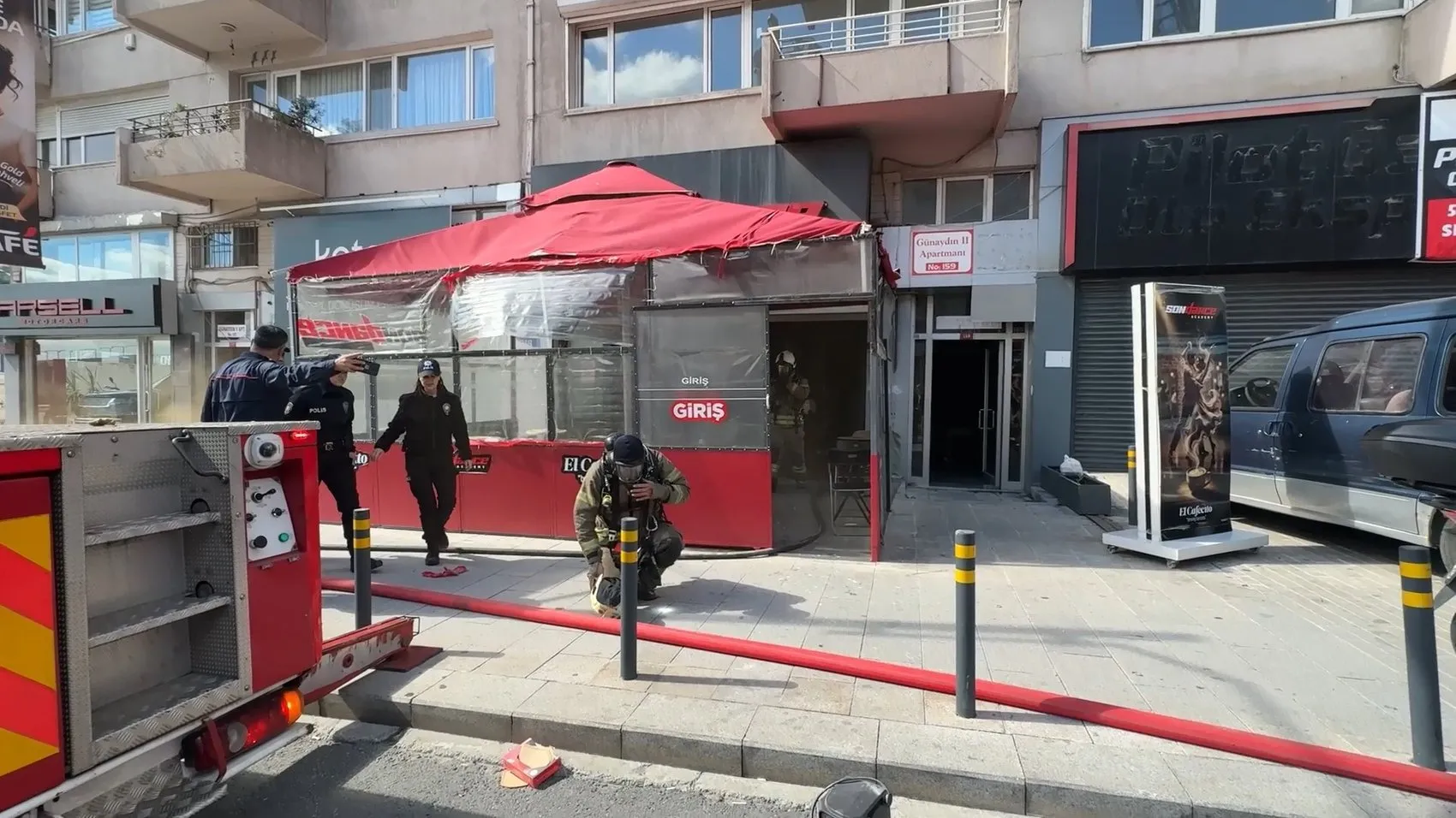 Beşiktaş'ta korku dolu anlar: Dans akademisinden yükselen dumanlar binayı esir aldı
