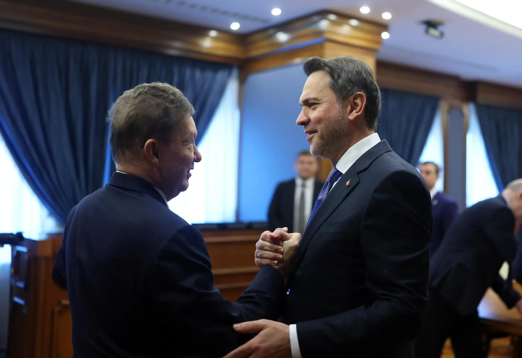 Enerji koridorlarında atıl kapasite alarmı: Bakan Bayraktar'dan küresel piyasalara kritik çağrı