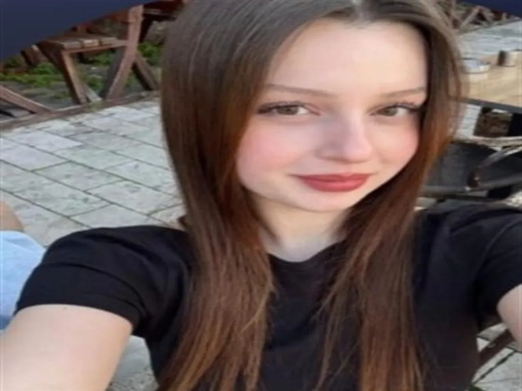 Gökçe'nin son giydiği kazağı koklayarak teselli arıyor: Ayrılmak istediği için canından oldu