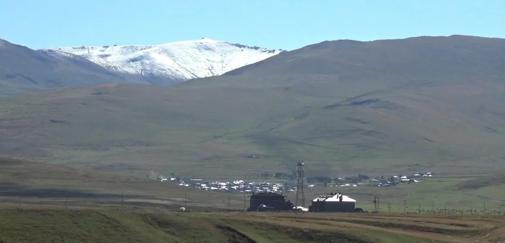 Ardahan'da mevsim geçişi: Zirveler beyaz örtüyle tanıştı