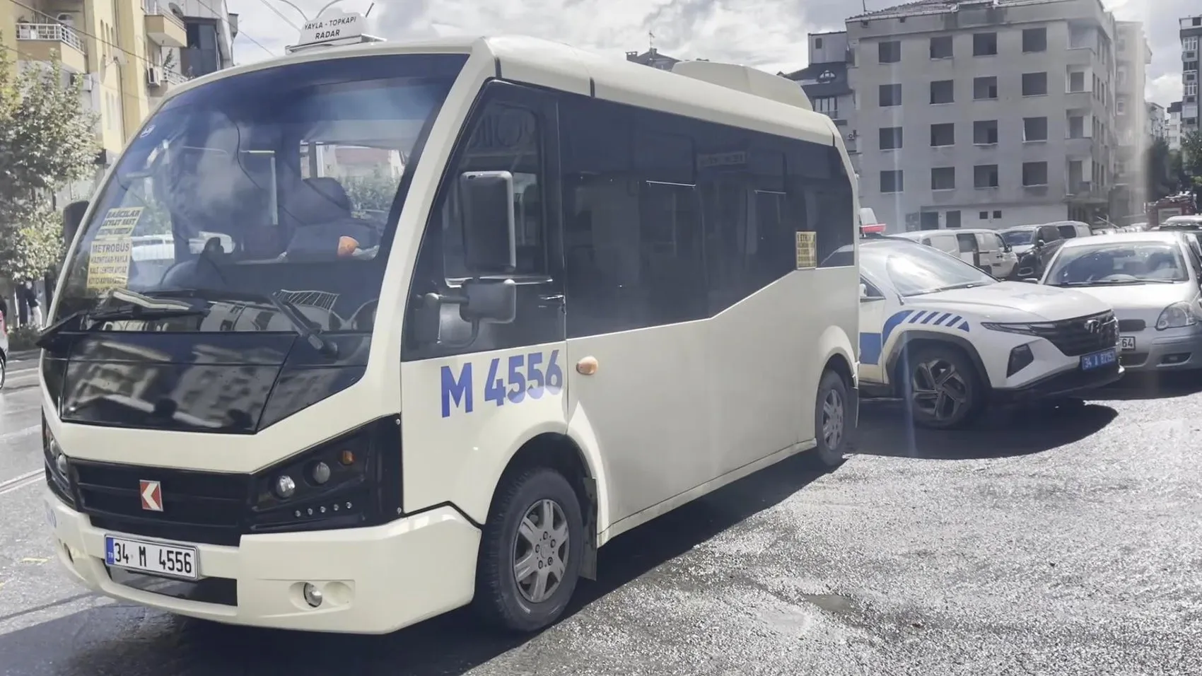 Güngören'de raylı sistem hattında korkutan kaza: Minibüsle çarpıştı