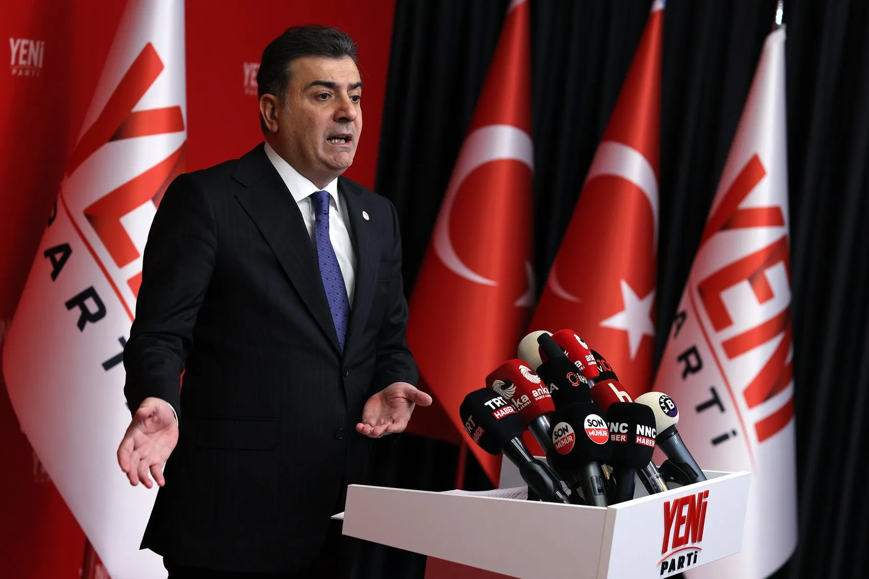 İzmir'de kulisleri hareketlendiren iddia: Yeni Parti'den Cemil Tugay çıkışı