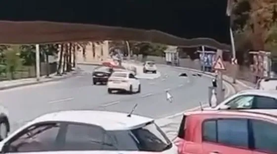 Keçiören'de dehşet anları: Güvenlik kamerasına yansıyan kaza ağır yaraladı