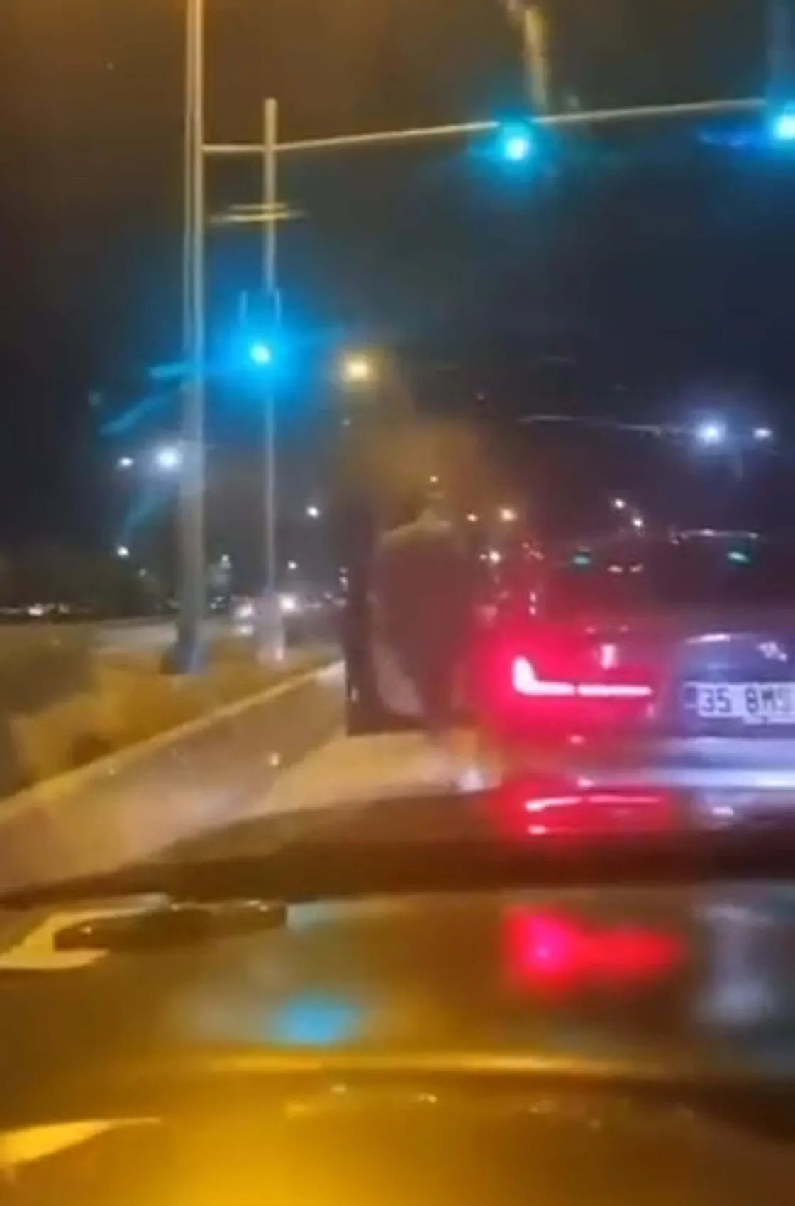 İzmir trafiğinde dehşet anları: İki kişiye toplam 366 bin liralık ağır fatura