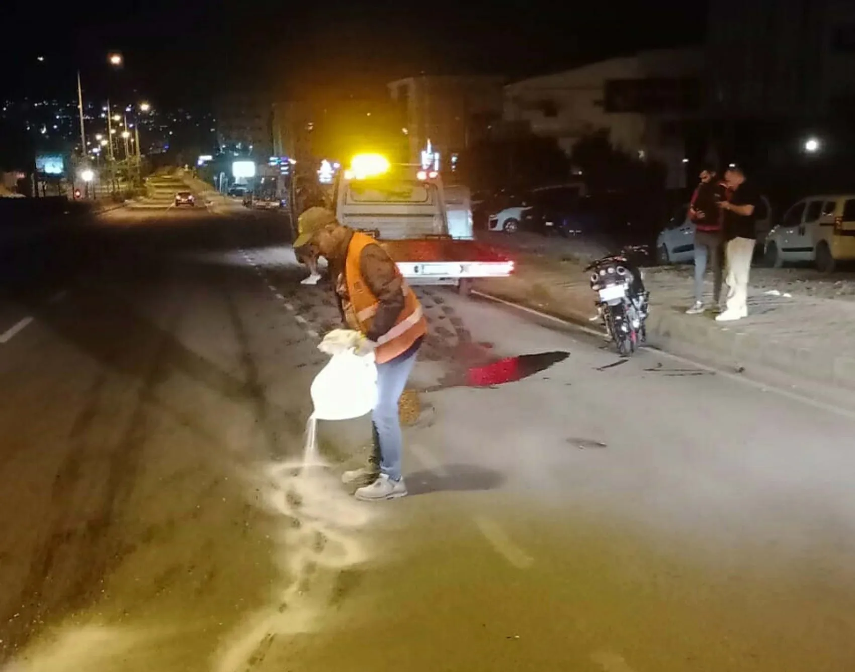Kuşadası'nda gece yarısı dehşeti: Yolun karşısına geçmek isterken canından oldu
