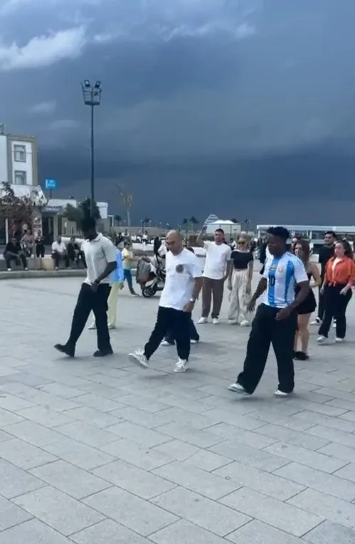 Bursa'nın mahalle geleneği sınırları aştı: Salla Dansı artık Kıbrıs sokaklarında