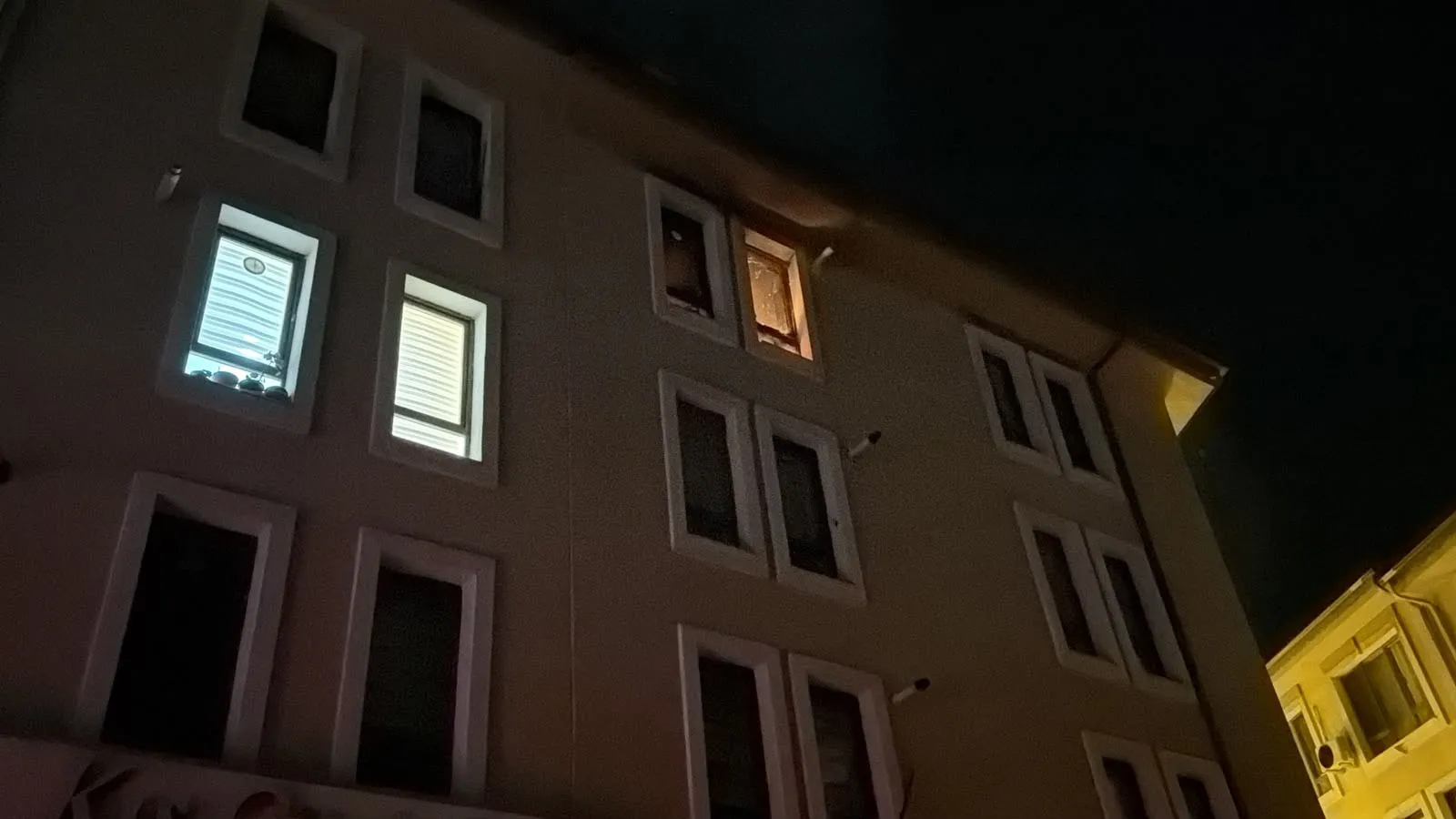Kütahya'da şafak vakti korkutan alevler: Apartman sakinleri sokağa döküldü