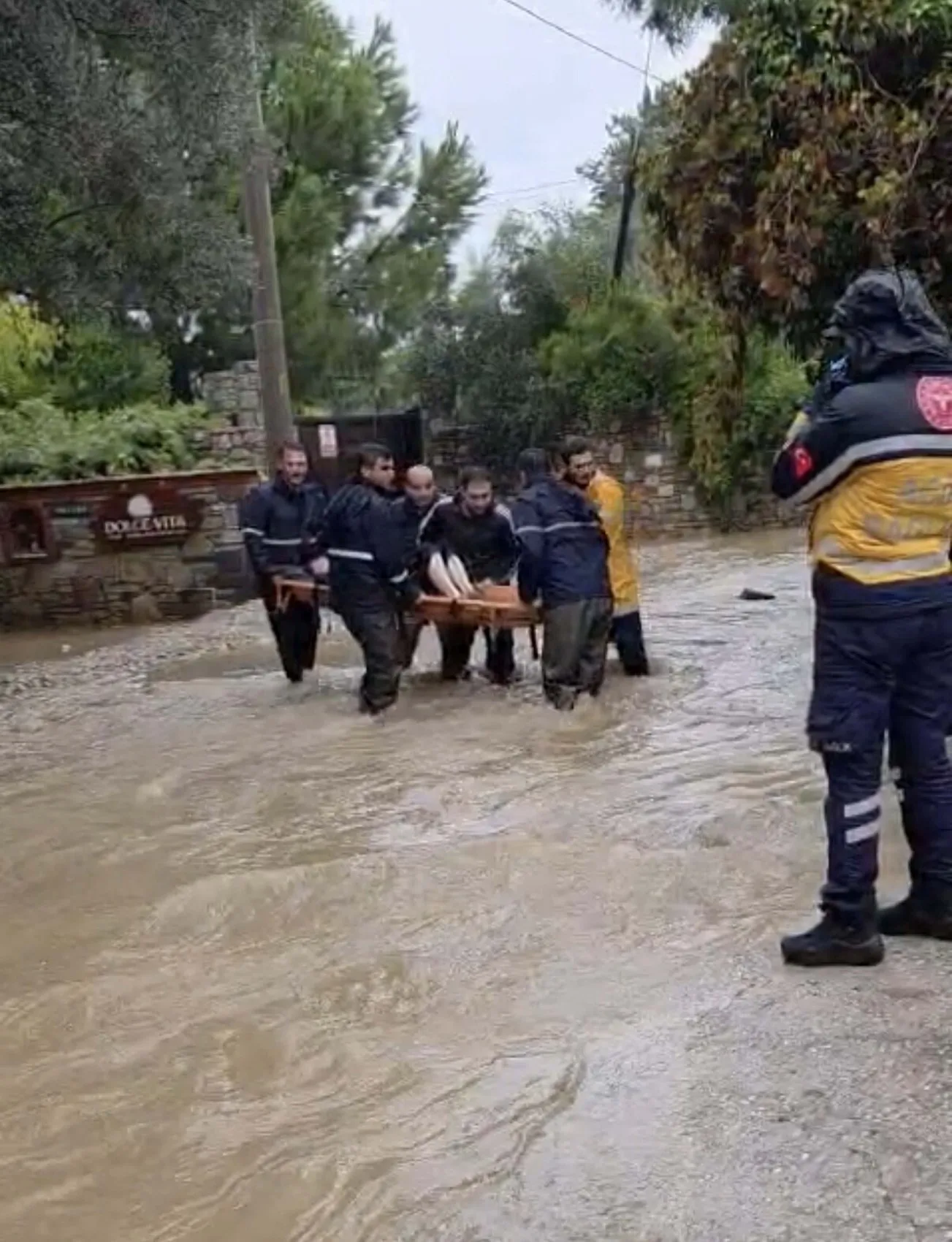 Bodrum'da kabus dolu anlar: Hamile kadın sel sularının arasında mahsur kaldı