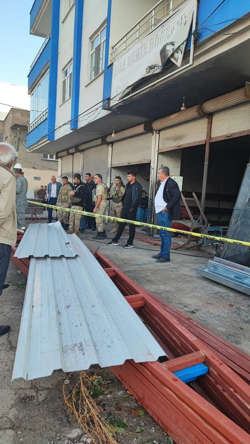 Bismil'de çatıdaki tamirat faciası: Yüksek gerilim hattı can aldı