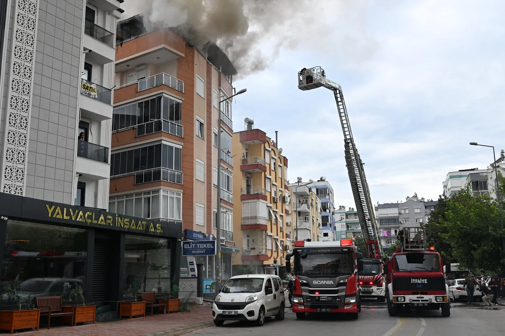 Antalya'da korku dolu anlar: Dubleks daire küle döndü