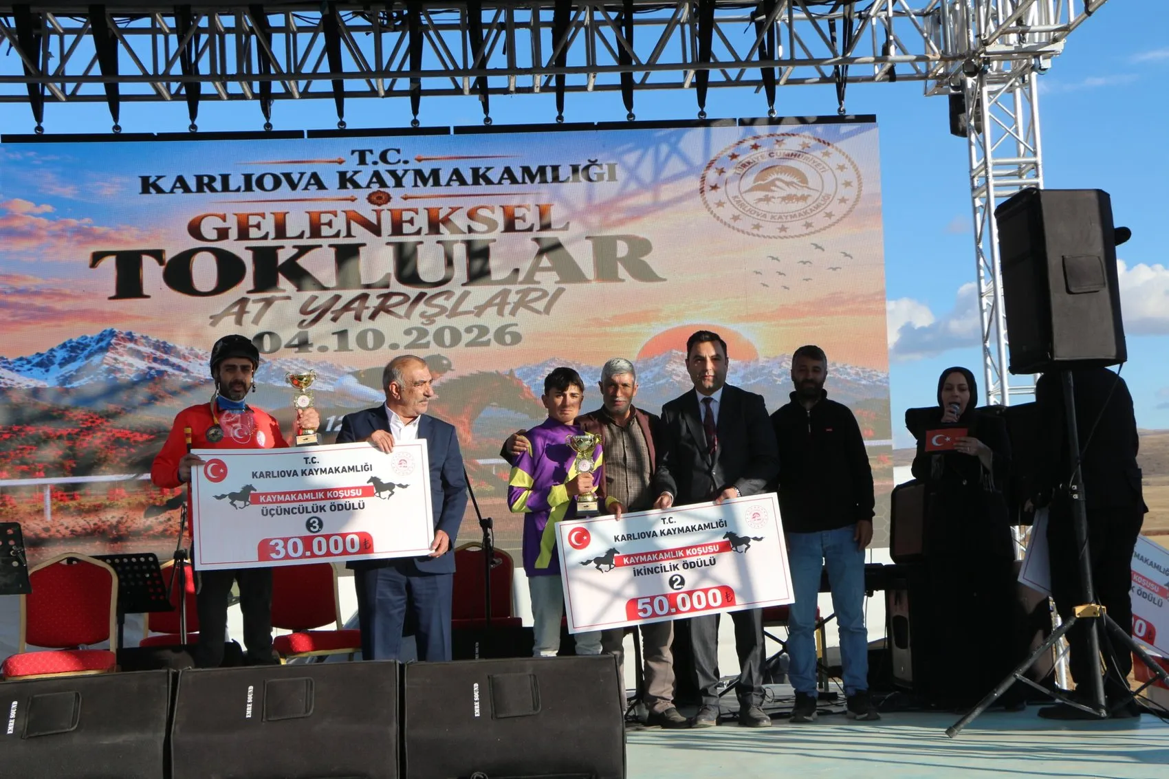 Bingöl'ün dağlarında huzur rüzgarları: 40 atın kıyasıya mücadelesi 620 bin TL ödülle taçlandı