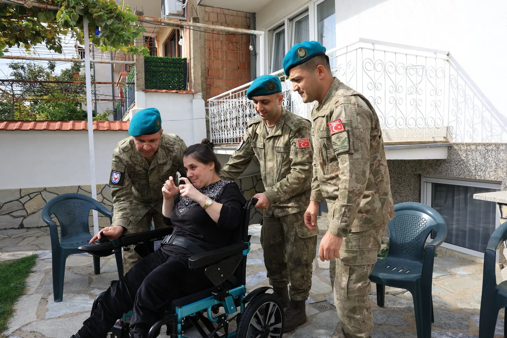 Prizren'de Mehmetçik eliyle gelen umut: 39 yaşındaki vatandaşa büyük destek