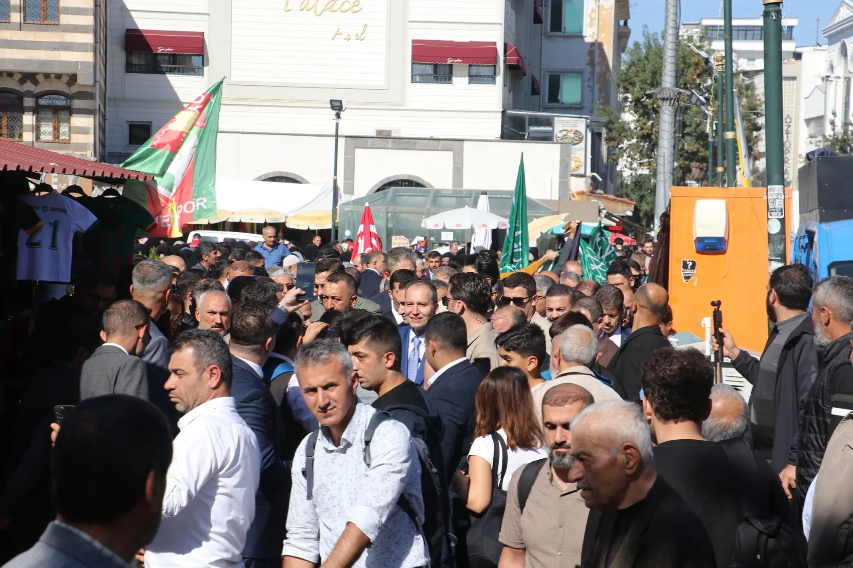 Fatih Erbakan'dan Diyarbakır'da kritik mesaj: Ana dil hakkı ve silahsızlanma vurgusu