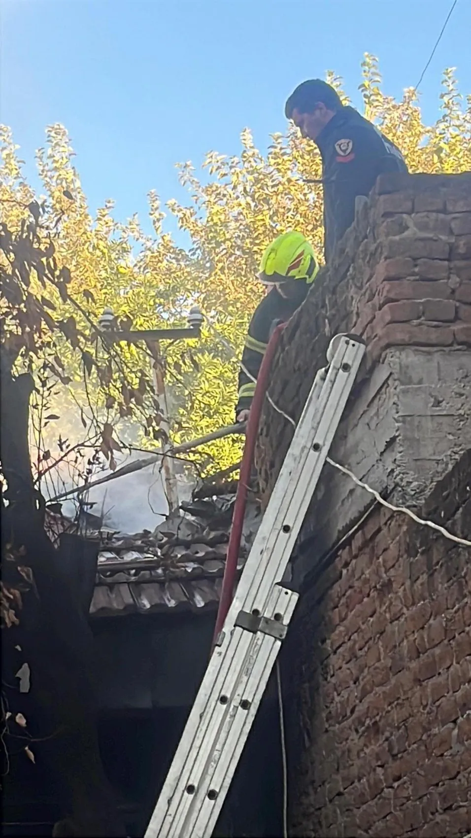 86 yaşındaki Nazif amca alevlerin arasından mucizevi şekilde sağ çıktı