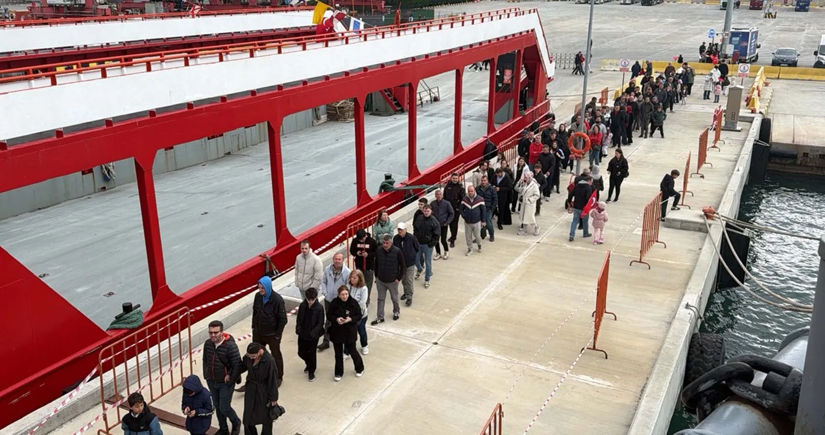 Tekirdağ limanında bayram coşkusu: TCG Işın vatandaşlarla buluştu