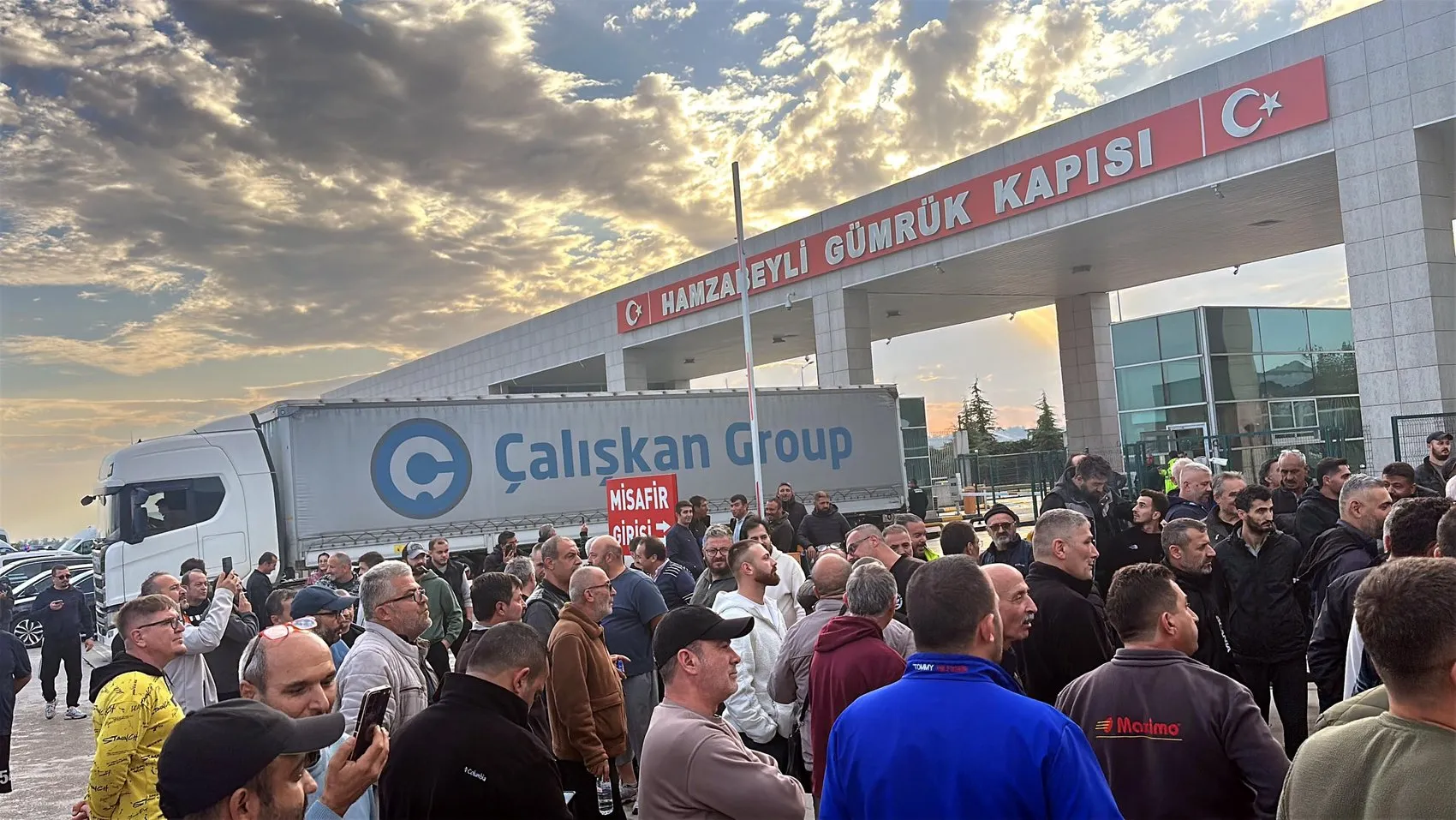 Hamzabeyli'de TIR trafiği durdu: Şoförlerin sabrı taştı