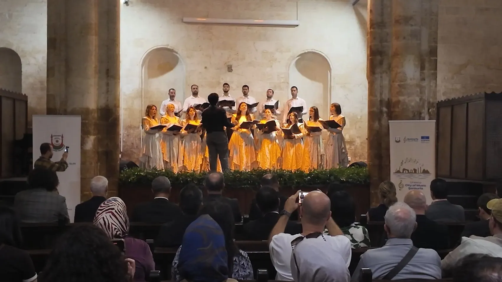 Şanlıurfa'da tarihi buluşma: Gazellerin yanık sesi opera ezgileriyle harmanlandı